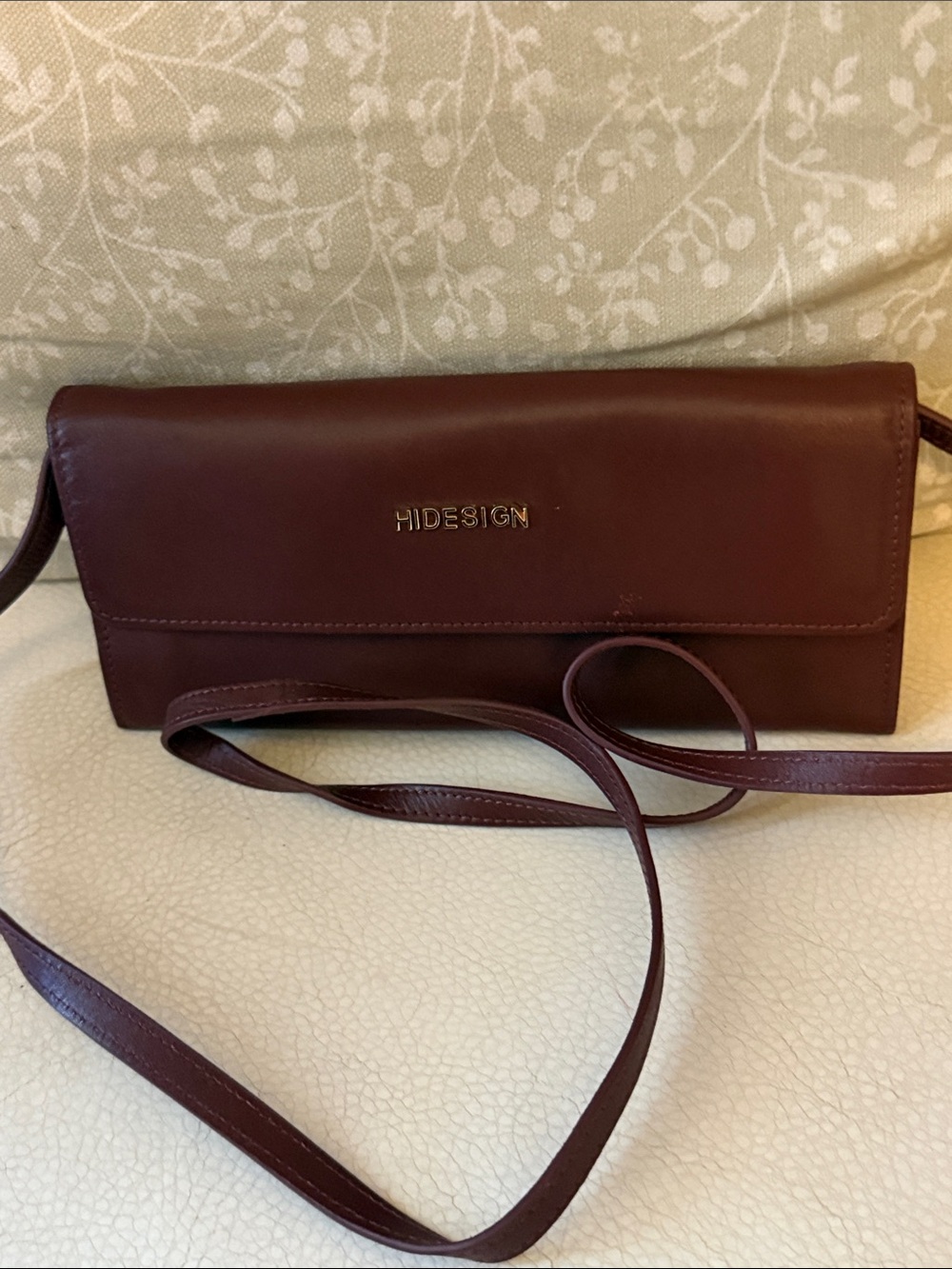 Hidesign Beth W3 Burgundy Leather Crossbody Clutch Sling Wallet